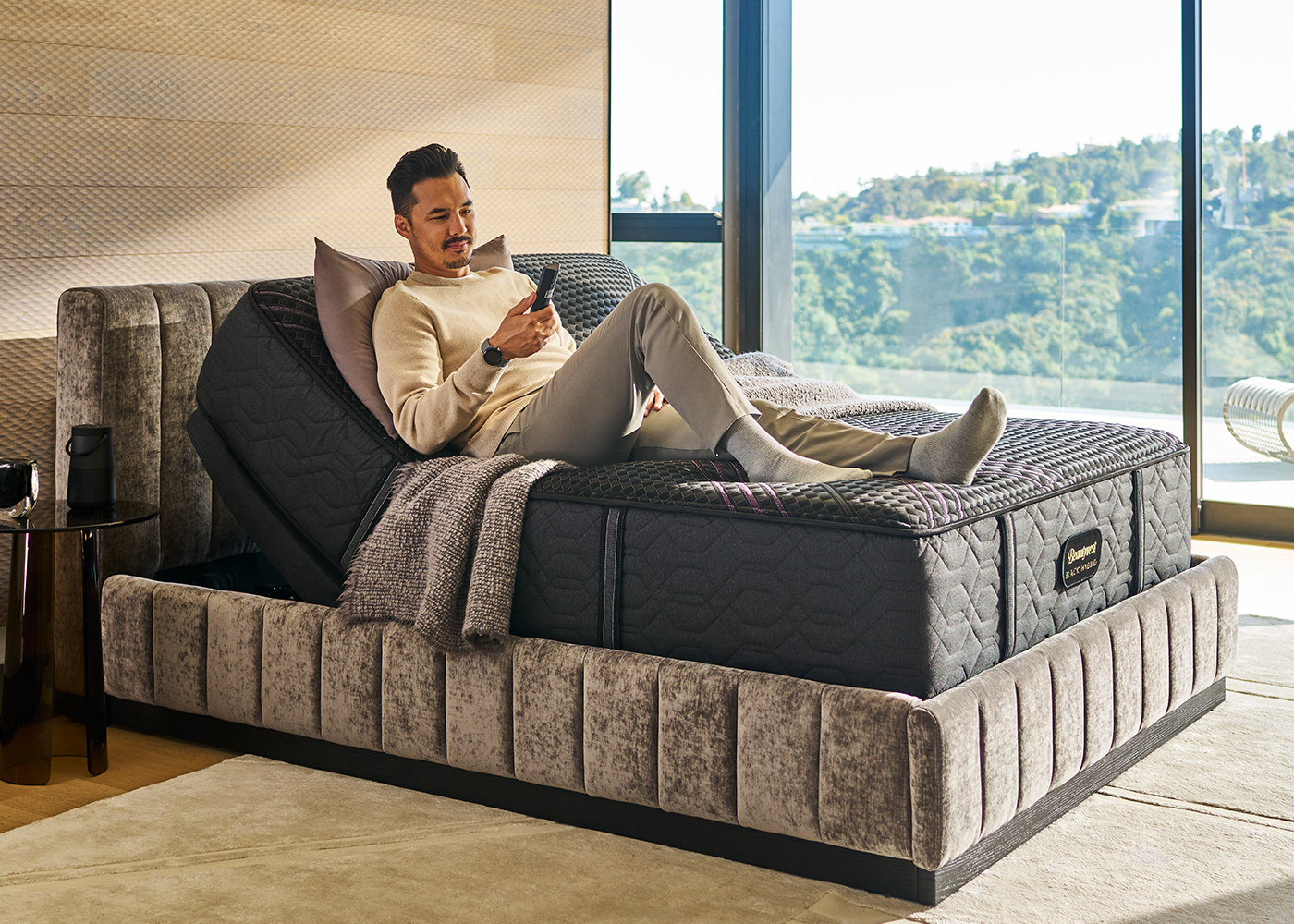 BeautyRest Black Hybrid_Series 2_Lifestyle